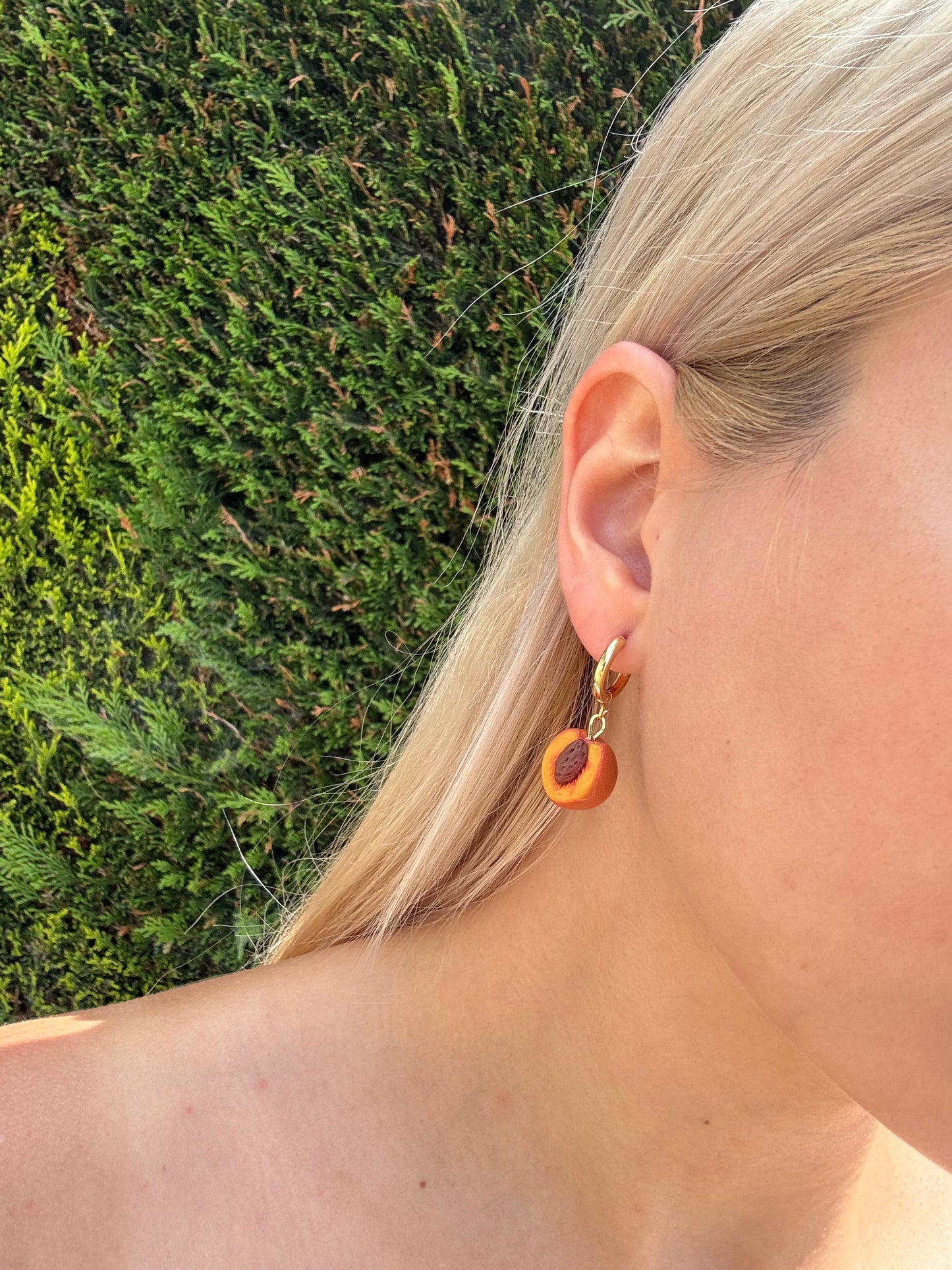 Dangly Peach Earrings ๐